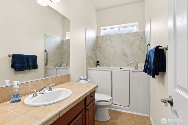 8336 Bainbridge Loop NE, Lacey, WA 98516