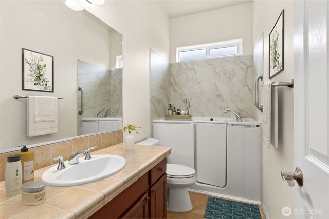 8336 Bainbridge Loop NE, Lacey, WA 98516