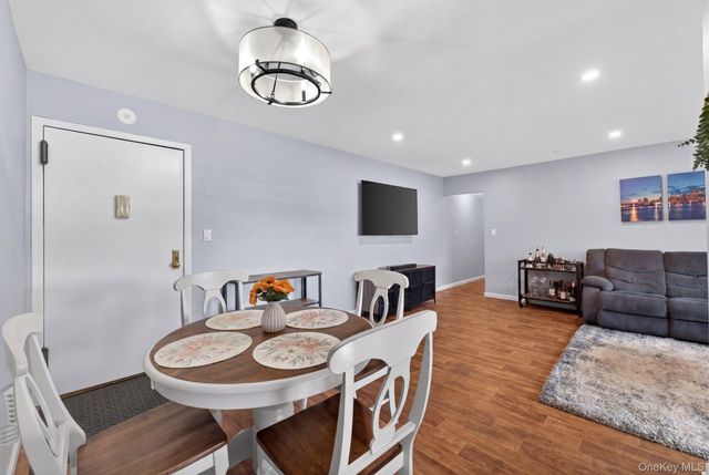 4 Rose Street 6 -F1, Oceanside, NY 11572