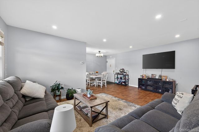 4 Rose Street 6 -F1, Oceanside, NY 11572