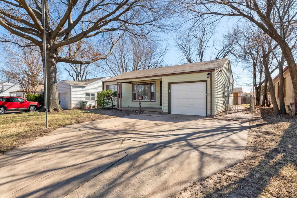 3801 E GRAIL AVE, Wichita, KS 67218