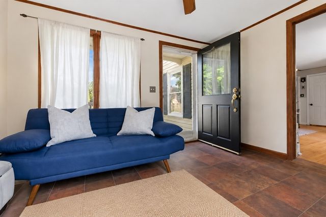 422 Main Street, Groveland, MA 01834