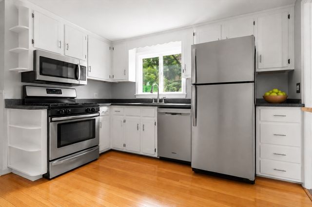 422 Main Street, Groveland, MA 01834