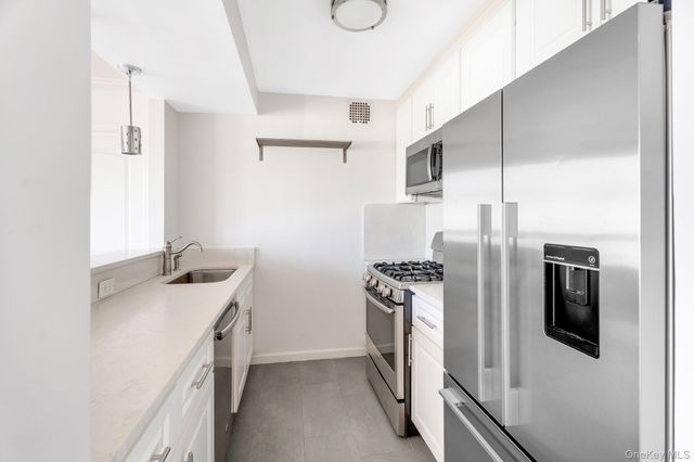 9921 4th Avenue 2H, Brooklyn, NY 11209