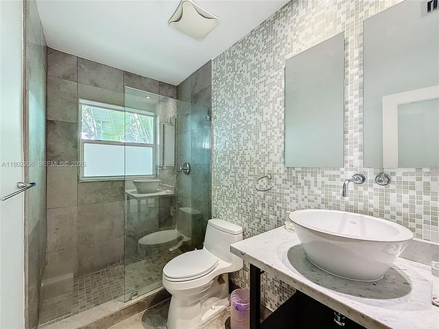 2810 Crystal Court, Miami, FL 33133