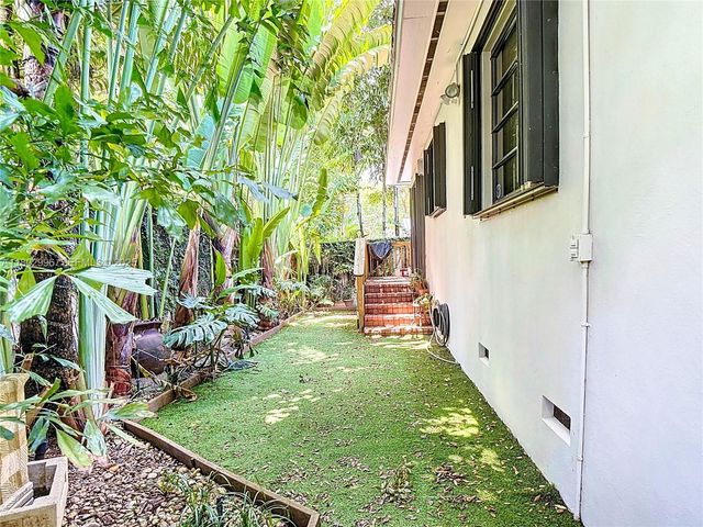 2810 Crystal Court, Miami, FL 33133