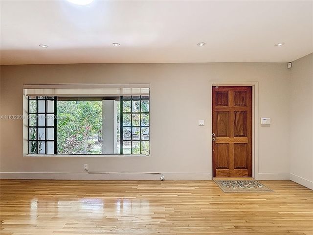 2810 Crystal Court, Miami, FL 33133