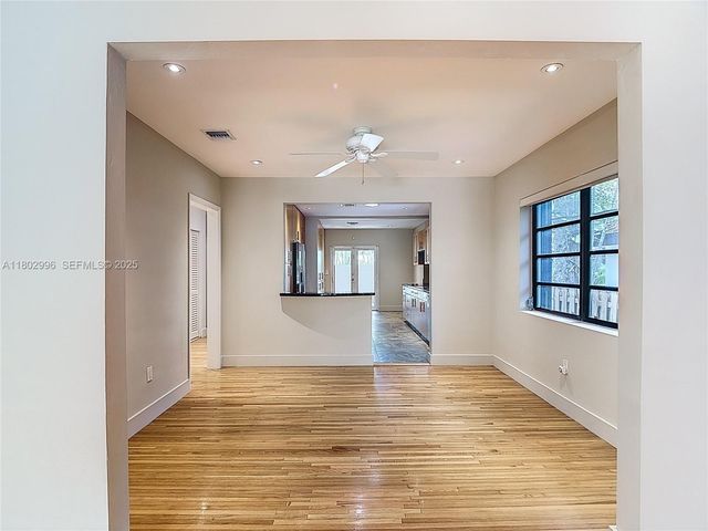 2810 Crystal Court, Miami, FL 33133
