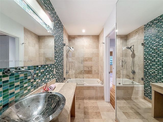 2810 Crystal Court, Miami, FL 33133