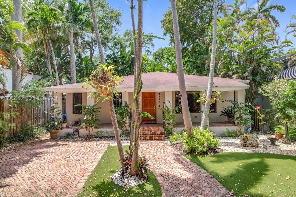 2810 Crystal Court, Miami, FL 33133