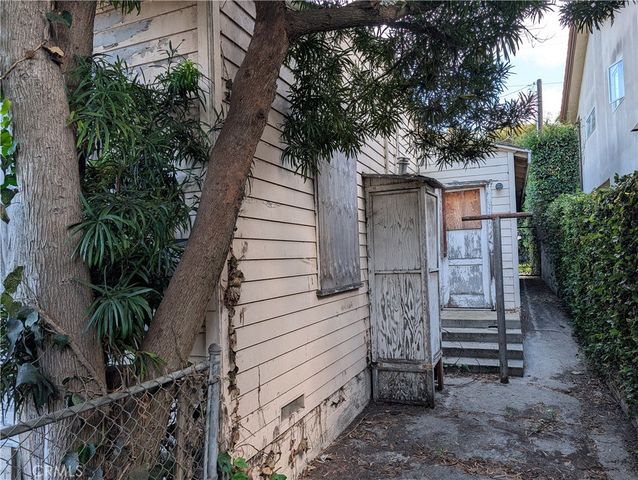 1698 Vista Del Mar Drive, Ventura, CA 93001