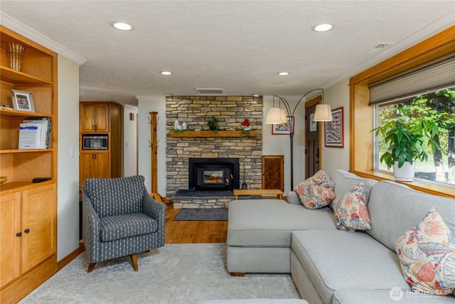 273702 Hwy 101, Sequim, WA 98382