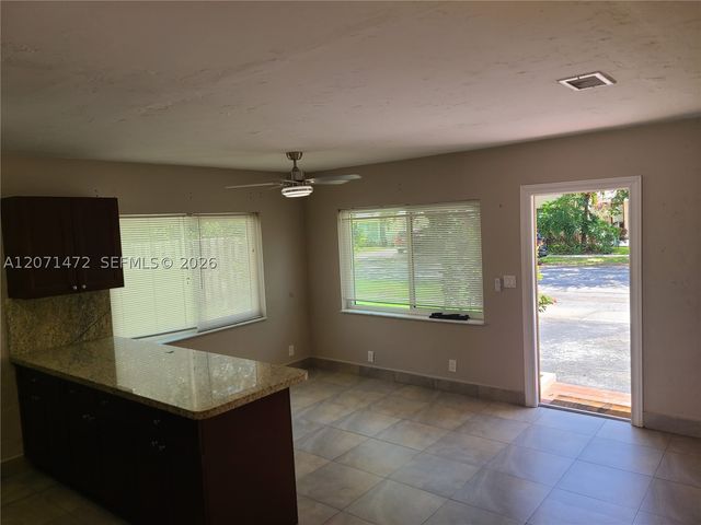 633 NE 16th Ave 3, Fort Lauderdale, FL 33304