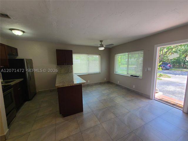 633 NE 16th Ave 3, Fort Lauderdale, FL 33304