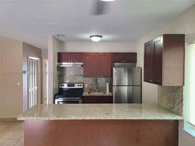 633 NE 16th Ave 3, Fort Lauderdale, FL 33304