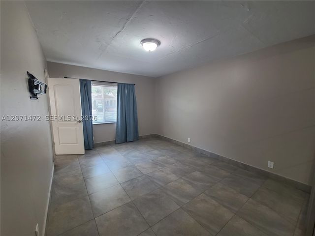 633 NE 16th Ave 3, Fort Lauderdale, FL 33304