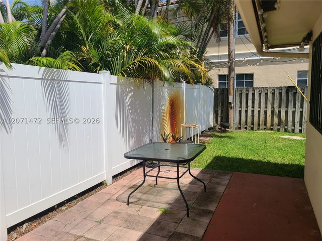 633 NE 16th Ave 3, Fort Lauderdale, FL 33304