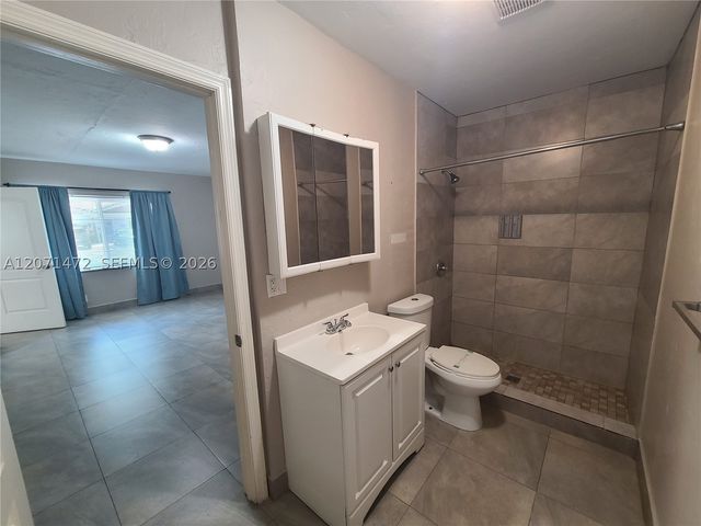 633 NE 16th Ave 3, Fort Lauderdale, FL 33304