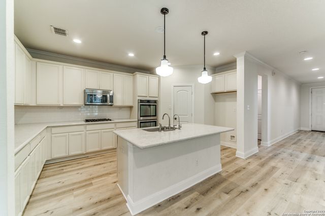 108 Rattlesnake Bluff, Boerne, TX 78006