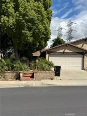 25586 Alicante, Valencia, CA 91355