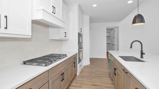 2811 Pathway Crest Lane, Houston, TX 77598
