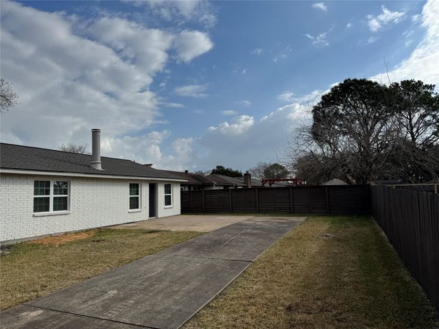 5033 Valley View Drive, La Porte, TX 77571