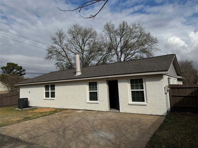 5033 Valley View Drive, La Porte, TX 77571