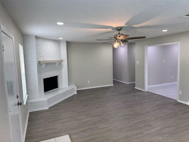 5033 Valley View Drive, La Porte, TX 77571