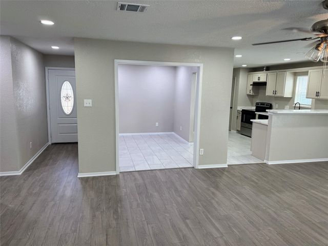 5033 Valley View Drive, La Porte, TX 77571