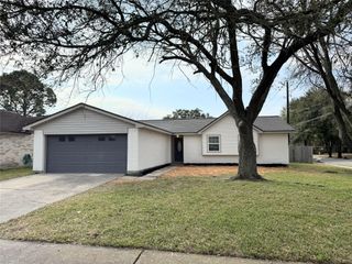 5033 Valley View Drive, La Porte, TX 77571
