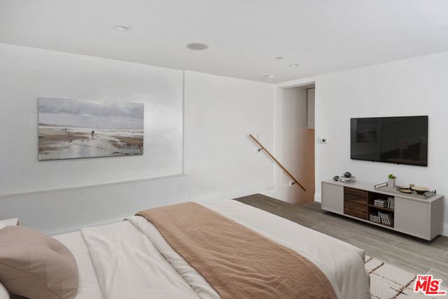 1105 Alta Loma Road 5, West Hollywood, CA 90069