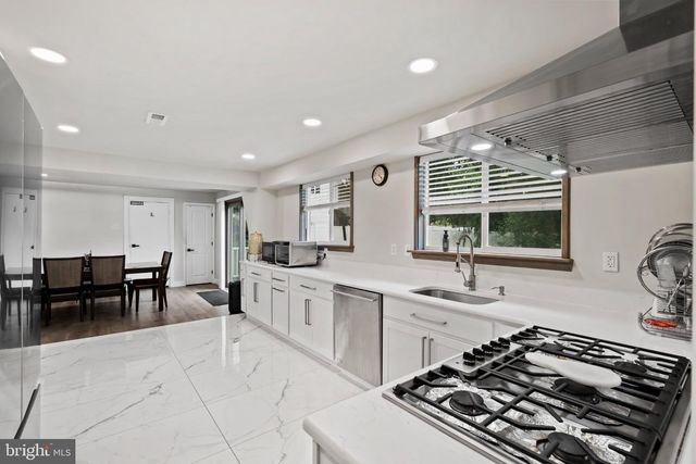 1009 LOG COLLEGE DR, Warminster, PA 18974