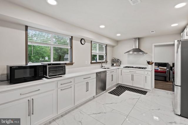 1009 LOG COLLEGE DR, Warminster, PA 18974