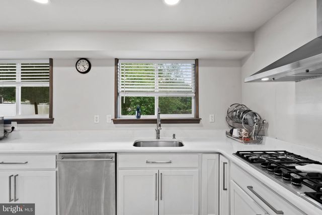 1009 LOG COLLEGE DR, Warminster, PA 18974