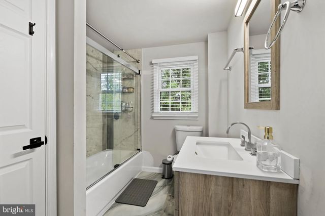 1009 LOG COLLEGE DR, Warminster, PA 18974