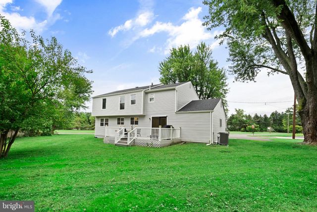 1009 LOG COLLEGE DR, Warminster, PA 18974