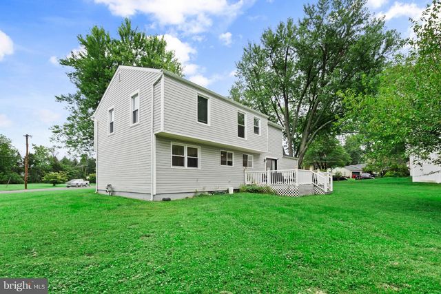 1009 LOG COLLEGE DR, Warminster, PA 18974