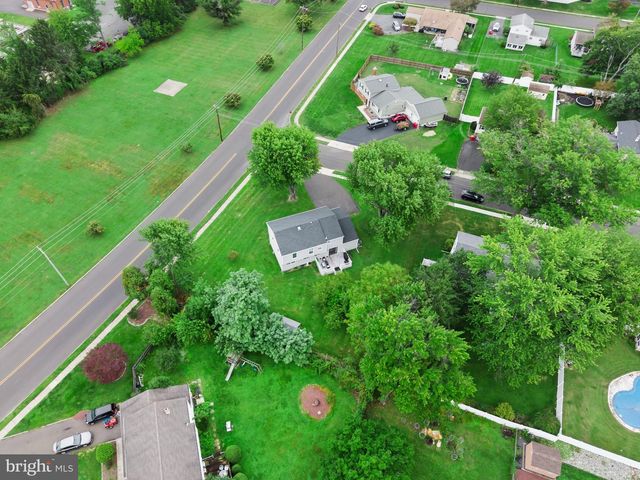 1009 LOG COLLEGE DR, Warminster, PA 18974