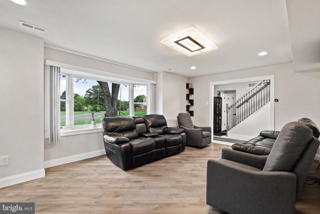 1009 LOG COLLEGE DR, Warminster, PA 18974