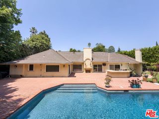 1094 Garden Lane, Beverly Hills, CA 90210
