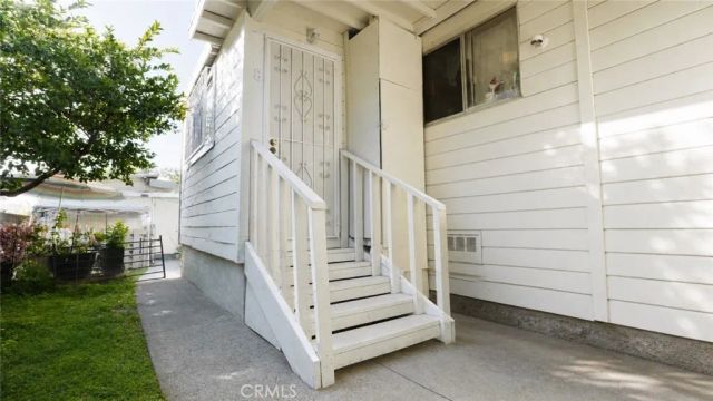 129 N Hagar, San Fernando, CA 91340