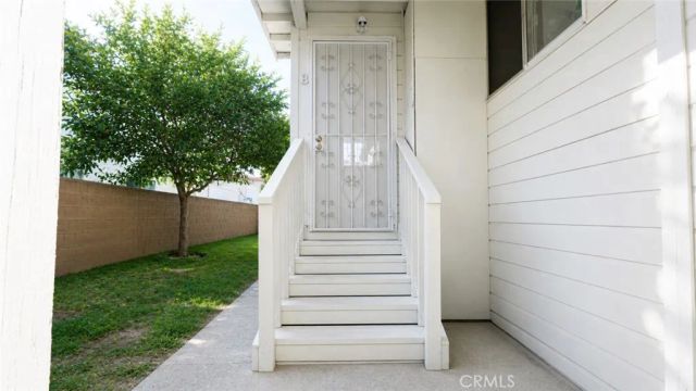 129 N Hagar, San Fernando, CA 91340
