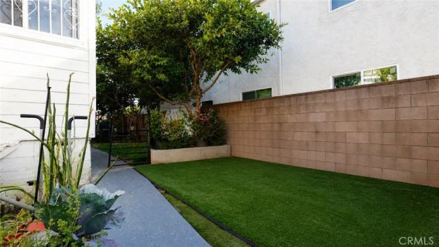 129 N Hagar, San Fernando, CA 91340