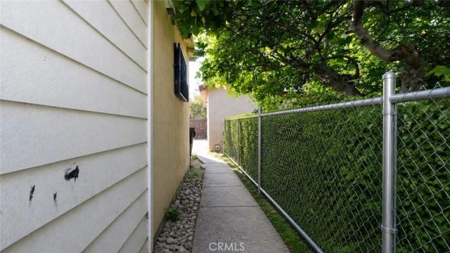 129 N Hagar, San Fernando, CA 91340