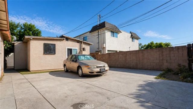 129 N Hagar, San Fernando, CA 91340