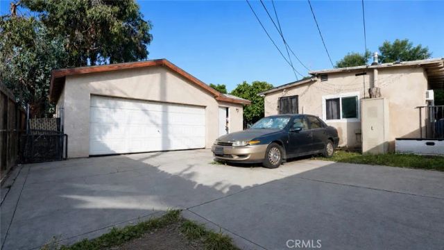 129 N Hagar, San Fernando, CA 91340