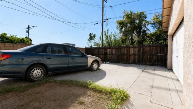 129 N Hagar, San Fernando, CA 91340