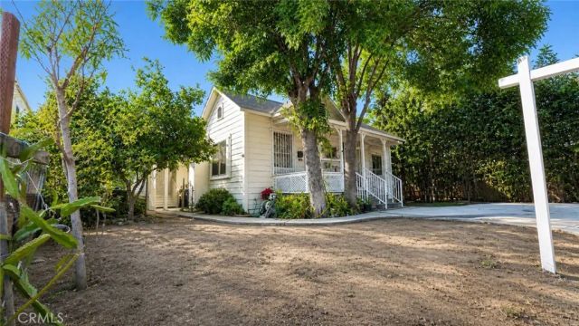 129 N Hagar, San Fernando, CA 91340