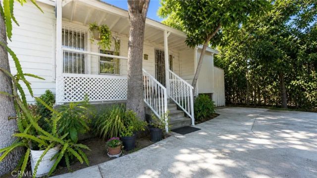 129 N Hagar, San Fernando, CA 91340