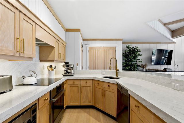 125 Cory's Lane, Portsmouth, RI 02871